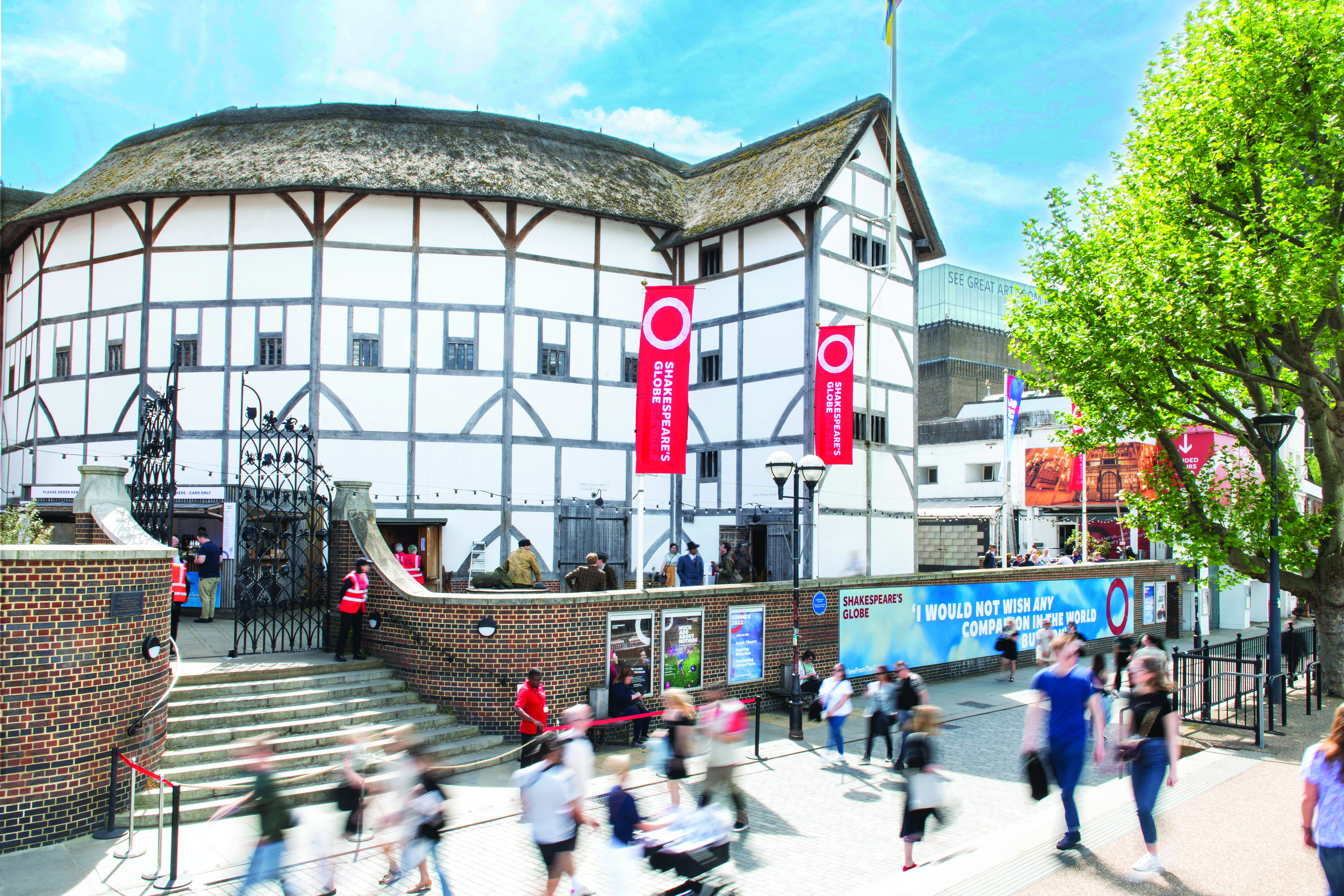 Theglobe Architecturevisitor 060522 207 FLAG PHOTOSHOP SKY