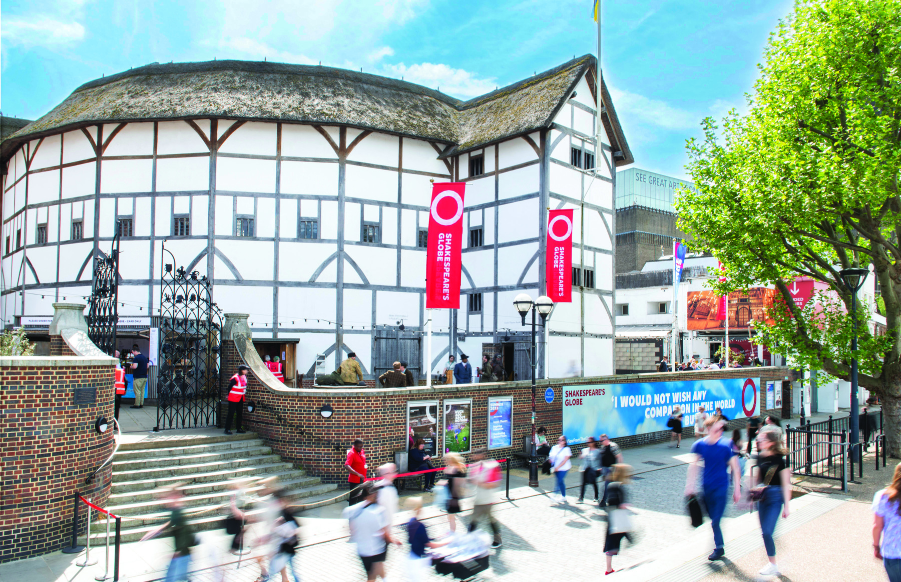 Theglobe Architecturevisitor 060522 207 FLAG PHOTOSHOP SKY