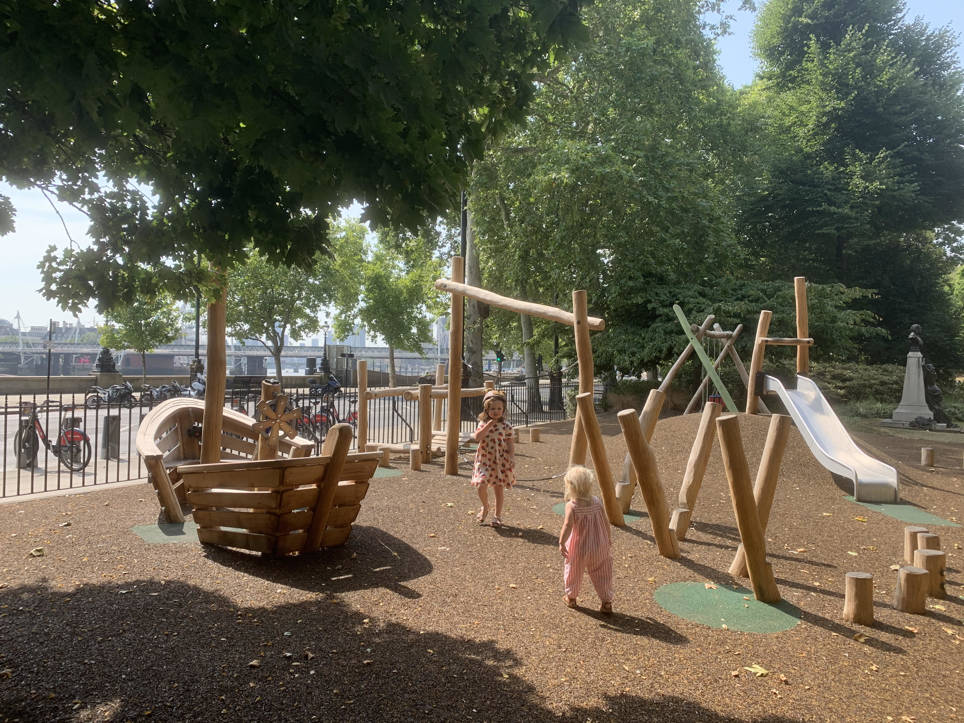 Victoria Embankment Gardens ©Bablands.London